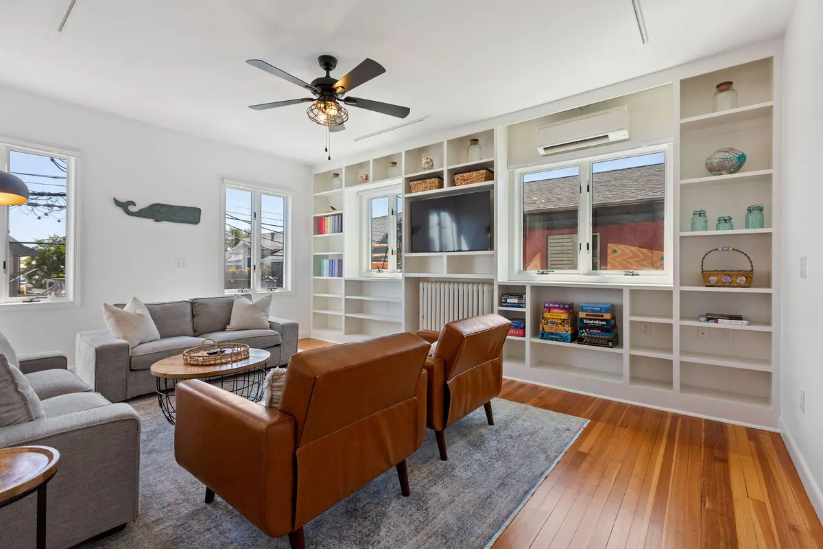 290 Commercial Street, Unit 3