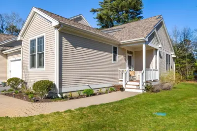 16 Grey Hawk Drive, Unit 16