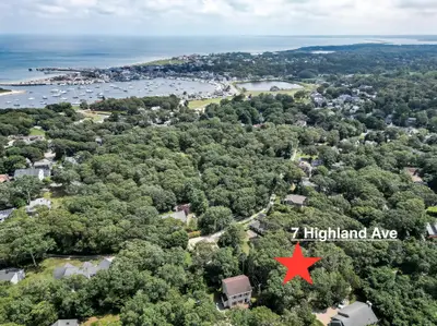 7 Highland Avenue, Vineyard Haven MA