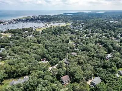 7 Highland Avenue, Vineyard Haven MA — view 2