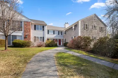 16 Hilltop Drive, Unit 16