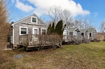 17 Shore Road, Unit 9