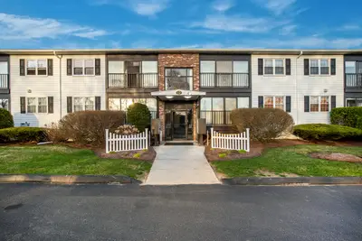 12 Candlewood Lane, Unit Apt 2-3