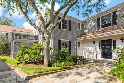 39 Tower Hill Road, Unit Apt 15b
