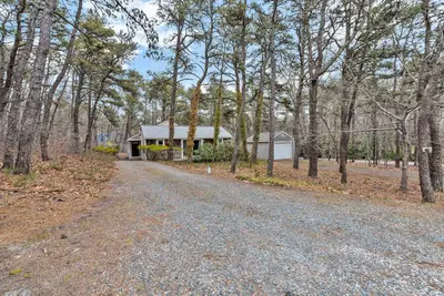 10 Bartlett Road