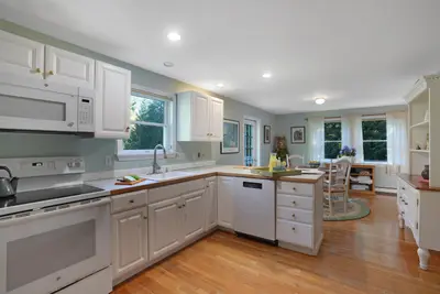 22 Old Lighthouse Road, Vineyard Haven MA — view 2