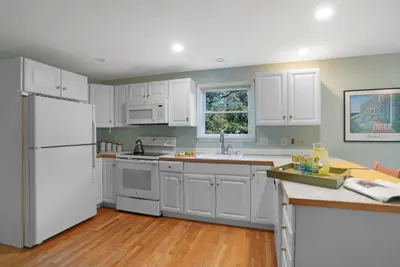 22 Old Lighthouse Road, Vineyard Haven MA — view 4