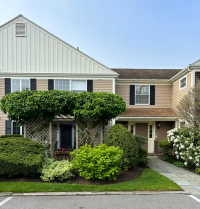 39 Tower Hill Road, Unit Apt 1a