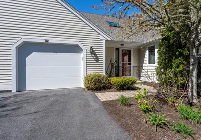21 Rolling Green Lane, Mashpee MA