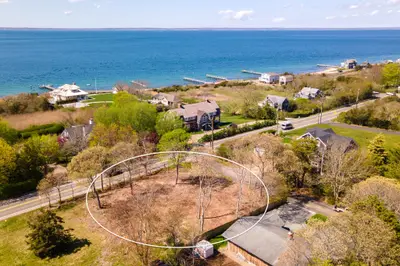 Temahigan Avenue & Dover Street, Oak Bluffs MA — view 4