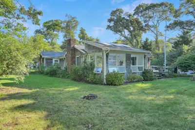 22 Oklahoma Avenue, Vineyard Haven MA — view 2