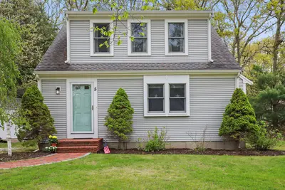 5 Deerfield Road, Mashpee MA