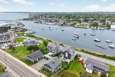 424 & 426 Grand Avenue, Falmouth MA — view 3
