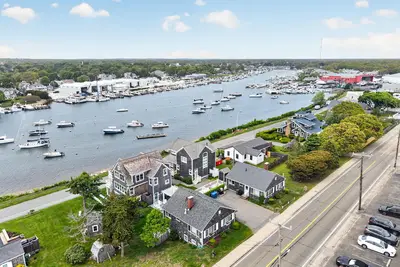 424 & 426 Grand Avenue, Falmouth MA — view 4