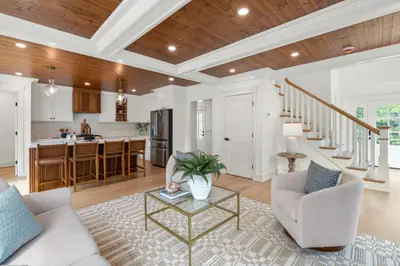 10 Laurel Lane