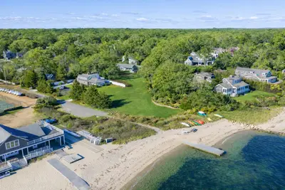 16 Frog Hollow, Vineyard Haven MA — view 2