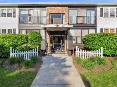 12 Candlewood Lane, Unit Apt 1-1
