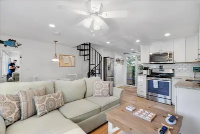 405 Lower County Road, Unit 6a