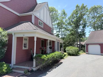 10 Village Green Circle, Unit 10