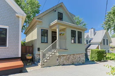 24 Cottage Street, Provincetown MA
