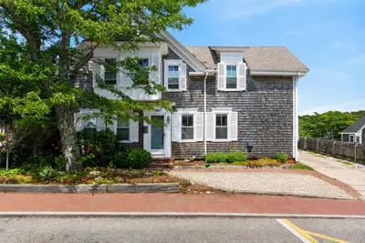 484 Commercial Street, Unit 3