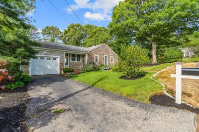 864 W Yarmouth Road, Yarmouth MA — view 2