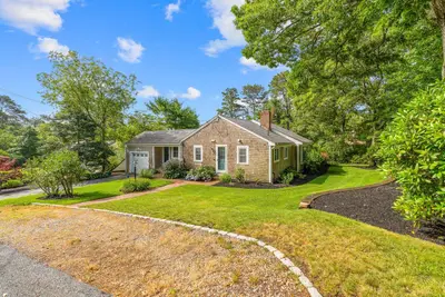864 W Yarmouth Road, Yarmouth MA — view 3