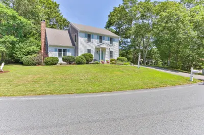 36 Waltham Circle, Yarmouth MA — view 3