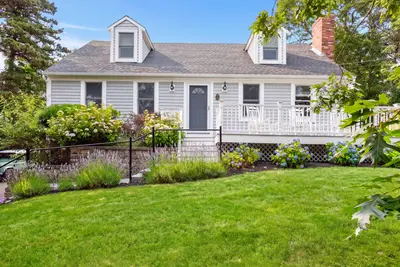 25 Marthas Lane