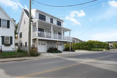 29 & 33 Lagoon Pond Road, Vineyard Haven MA — view 3