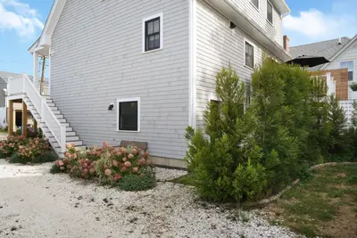 29 & 33 Lagoon Pond Road, Vineyard Haven MA — view 4