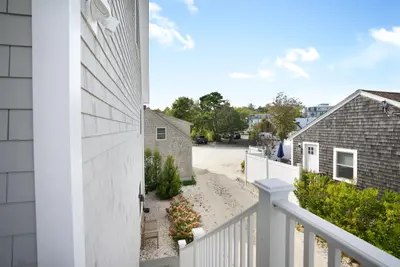 29 & 33 Lagoon Pond Road, Vineyard Haven MA — view 5