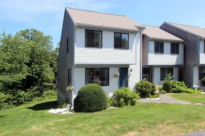 52 Court Way