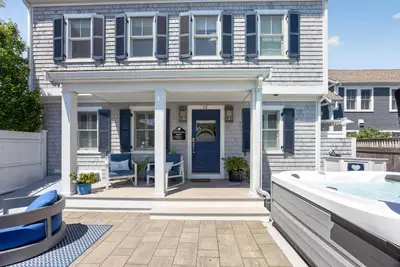 32 Bradford Street, Unit 1