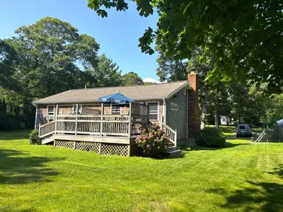 11 Stanley Street, Oak Bluffs MA — view 2