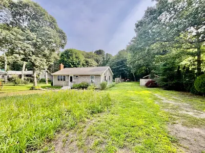11 Stanley Street, Oak Bluffs MA — view 3