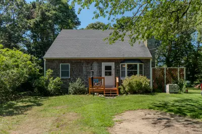 2 Winemack Street, Oak Bluffs MA