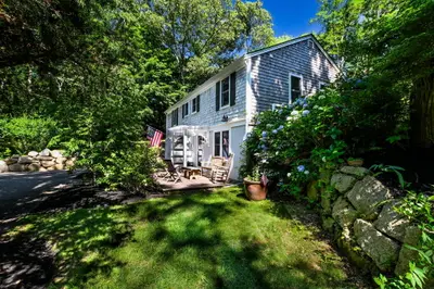 72 Benjamin Nyes Lane, Falmouth MA