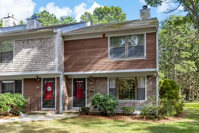 195 Falmouth Road, Unit Apt 3f