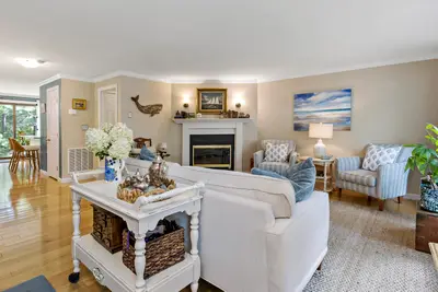 195 Falmouth Road, Unit Apt 3f, Mashpee MA — view 4