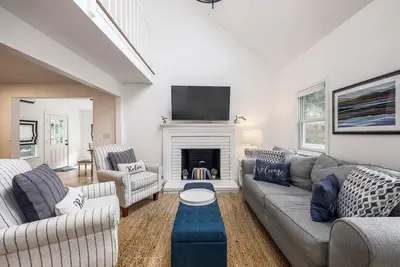 35 Pinecrest Avenue, Mashpee MA — view 4