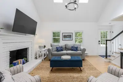 35 Pinecrest Avenue, Mashpee MA — view 5