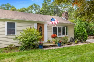 19 Essex Road, Mashpee MA