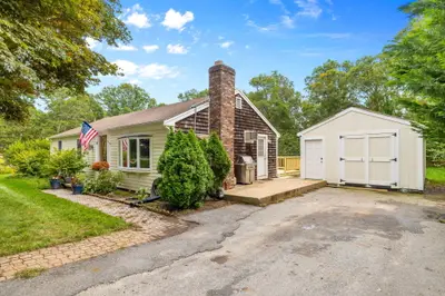 19 Essex Road, Mashpee MA — view 3