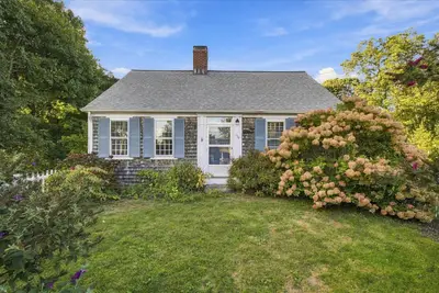 170 Lakeview Avenue, Falmouth MA — view 4