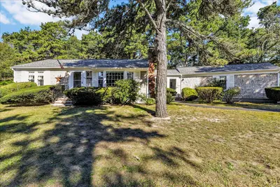 686 Queen Anne Road