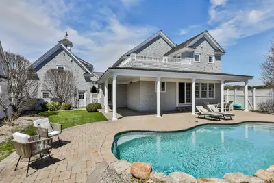 5 Coastline Drive, Mashpee MA — view 4