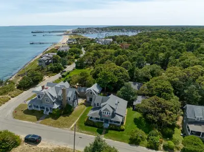 6 Brewster Avenue, Oak Bluffs MA — view 3