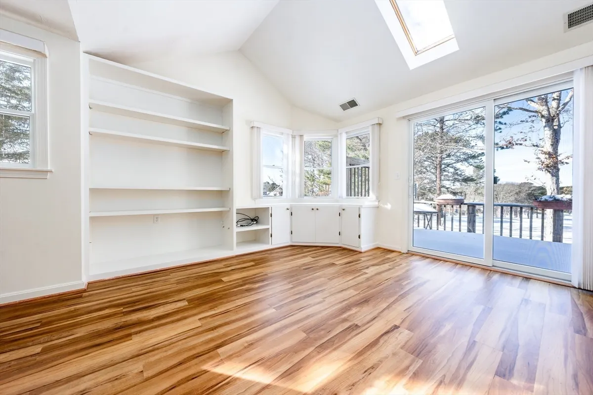 8 Oak Glen, Yarmouth MA — view 5