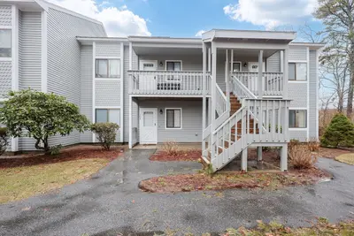106 Eaton Lane, Unit 106